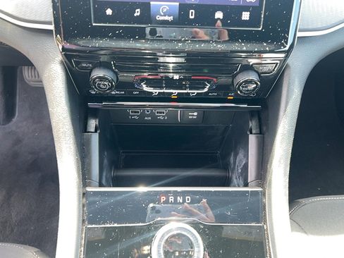 Used 2025 Jeep Grand Cherokee L Laredo RWD image 18
