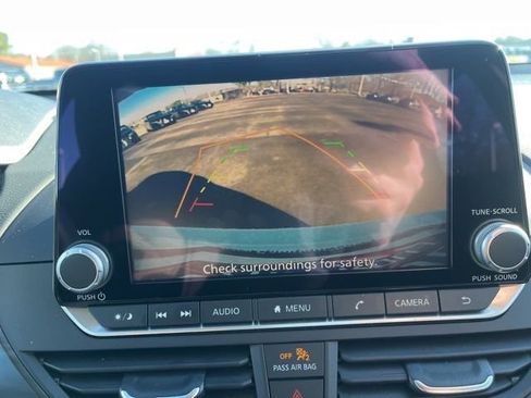 Used 2025 Nissan Altima 2.5 SV FWD image 19