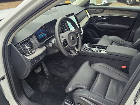 Certified 2025 Volvo XC90 T8 Ultra w/ Protection Package Premier image 16