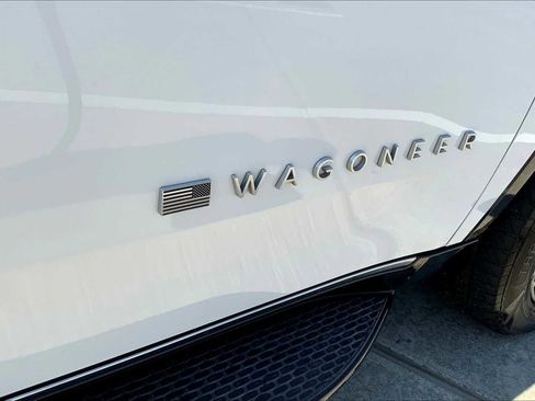 Used 2023 Jeep Wagoneer L Series III w/ Preferred Equipment Group image 9