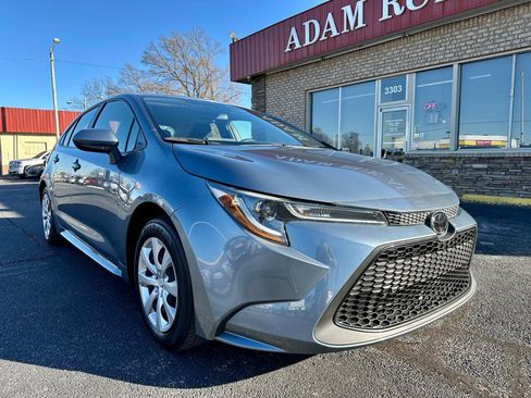 Used 2022 Toyota Corolla LE image 2