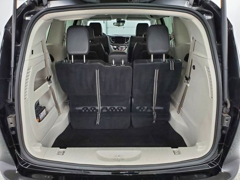 Used 2024 Chrysler Pacifica Touring-L image 23