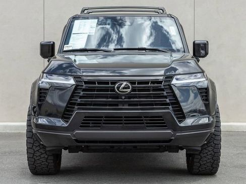 Used 2024 Lexus GX 550 w/ Accessory Package (2T) AWD/4WD image 2