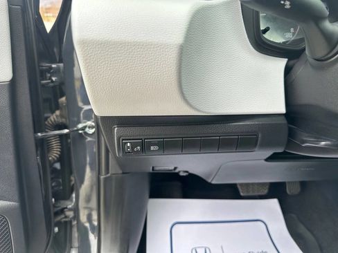 Used 2025 Toyota Corolla SE image 27