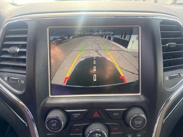 Used 2017 Jeep Grand Cherokee Limited AWD/4WD image 14