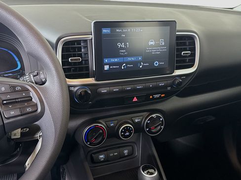 Used 2025 Hyundai Venue SE FWD image 18