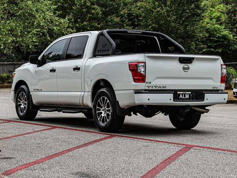 Used 2024 Nissan Titan SV w/ SV Convenience Package RWD image 6