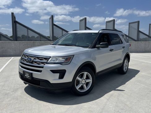 Used 2018 Ford Explorer 4WD image 2