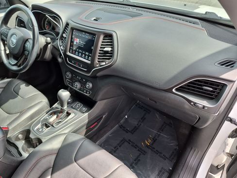 Used 2021 Jeep Cherokee Trailhawk w/ Premium Leather Package AWD/4WD image 33