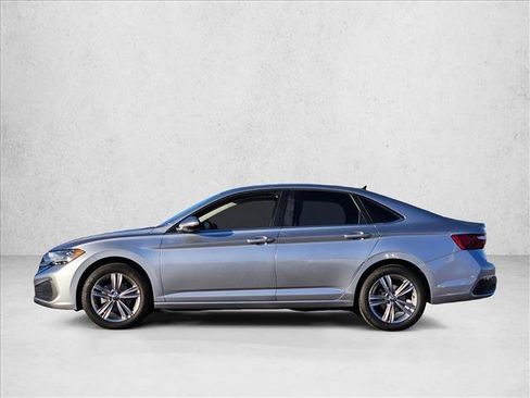 Used 2024 Volkswagen Jetta SE image 8