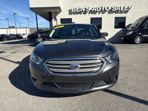 Used 2017 Ford Taurus SE image 3