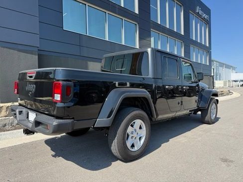 Used 2022 Jeep Gladiator Sport AWD/4WD image 3