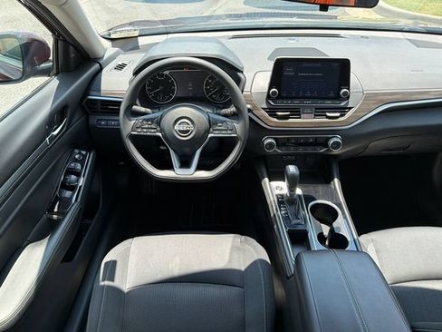 Used 2023 Nissan Altima 2.5 SV FWD image 23