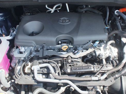 Used 2025 Toyota Sienna Platinum AWD/4WD image 28
