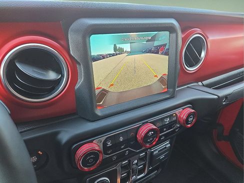 Used 2022 Jeep Gladiator Rubicon w/ LED Lighting Group AWD/4WD image 17