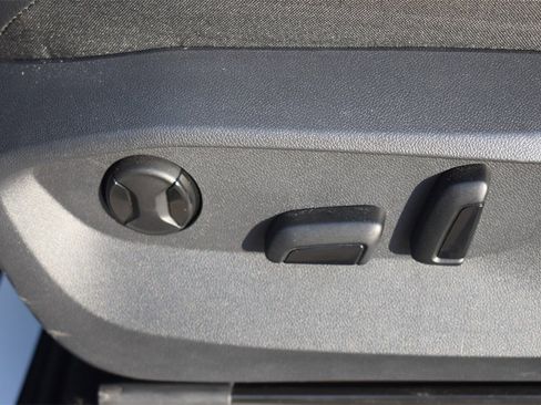 Used 2022 Volkswagen Tiguan SE image 24