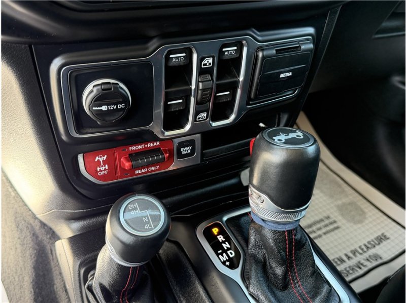 Used 2018 Jeep Wrangler Unlimited Rubicon AWD/4WD image 54