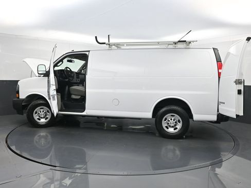 Used 2022 Chevrolet Express 2500 w/ Driver Convenience Package RWD image 31