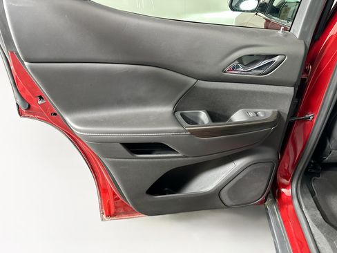 Used 2023 GMC Acadia SLT image 26