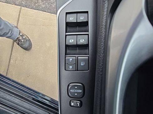 Used 2017 Toyota Camry LE image 13