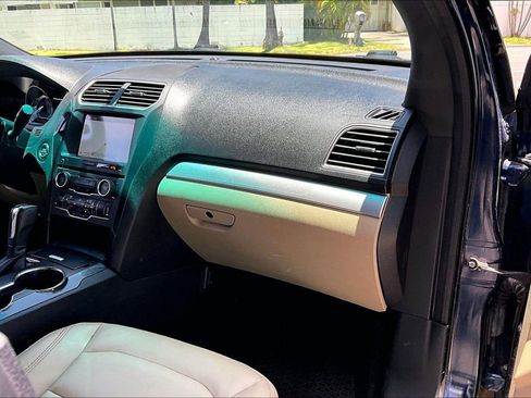 Used 2017 Ford Explorer XLT w/ Equipment Group 202A FWD image 16