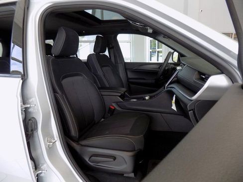 New 2025 Jeep Grand Cherokee Laredo X w/ Luxury Tech Group I RWD image 18
