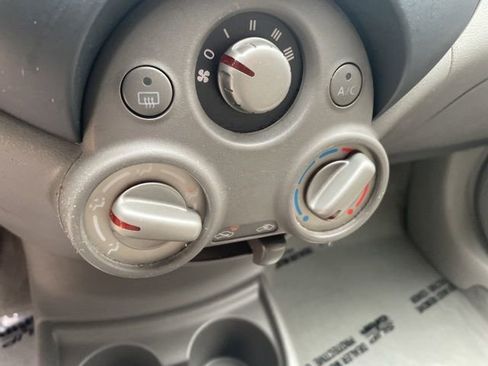 Used 2012 Nissan Versa SL image 21