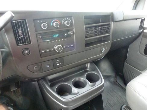 Used 2013 Chevrolet Express 2500 RWD image 22