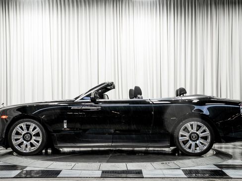 Used 2017 Rolls-Royce Dawn RWD image 7
