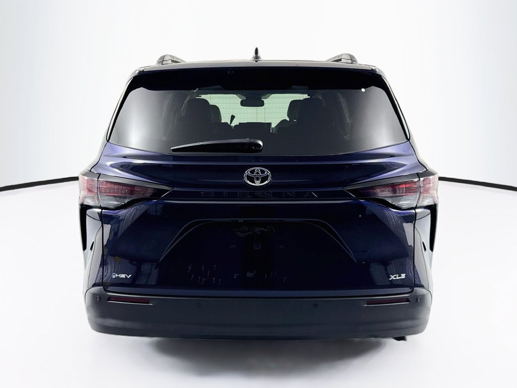 Used 2026 Toyota Sienna XLE FWD image 6