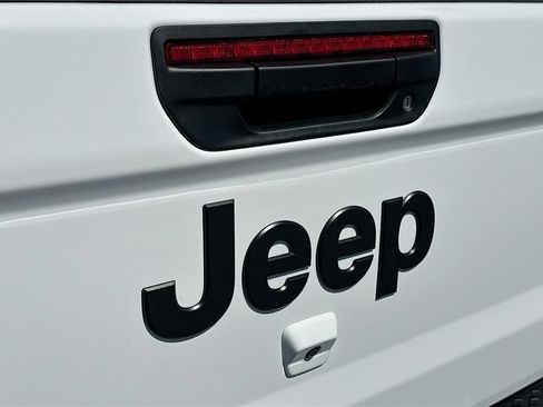 New 2026 Jeep Gladiator Sport AWD/4WD image 19