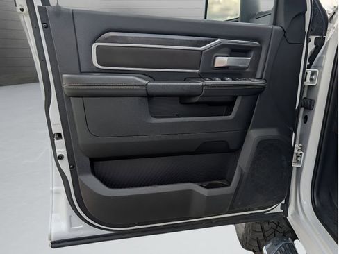 Used 2024 RAM 3500 Big Horn image 17