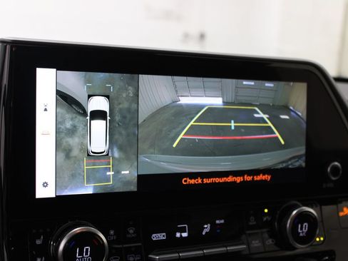 Used 2023 Toyota Highlander Limited FWD image 31