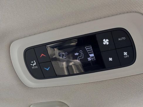 Used 2017 Chrysler Pacifica Limited FWD image 36