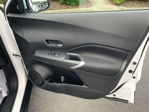 Used 2021 Nissan Kicks SV FWD image 13