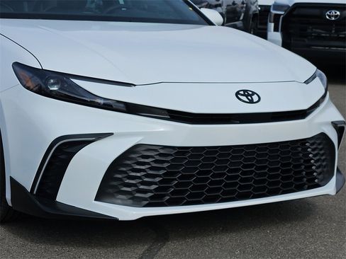 New 2026 Toyota Camry SE image 7