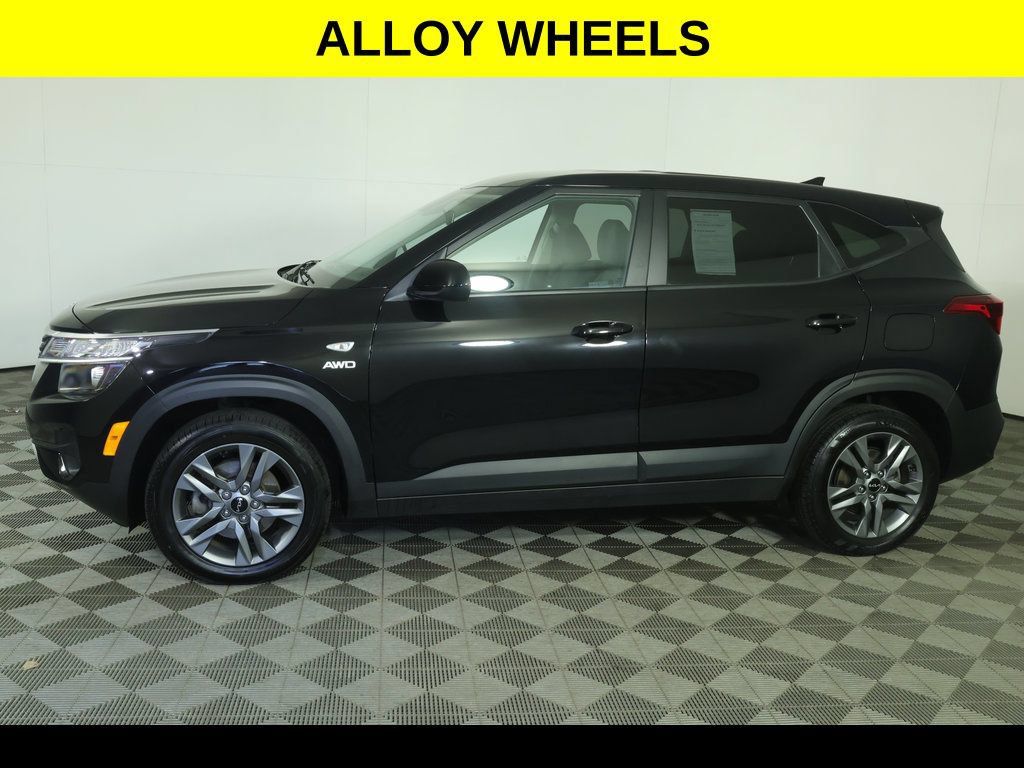 Used 2023 Kia Seltos LX AWD/4WD image 5