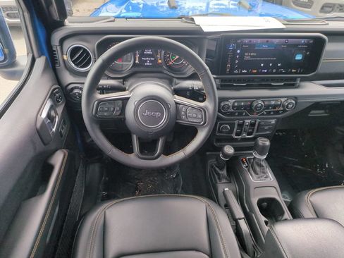Used 2024 Jeep Gladiator Sport AWD/4WD image 17