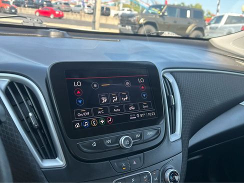 Used 2025 Chevrolet Malibu LT FWD image 30