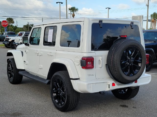 Used 2022 Jeep Wrangler Unlimited Sahara AWD/4WD image 5