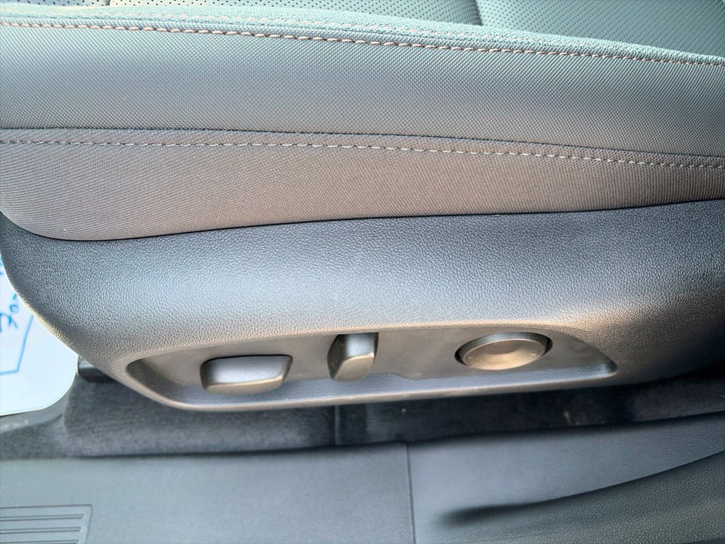 New 2027 GMC Terrain AT4 w/ LPO, Black Badging Package AWD/4WD image 18