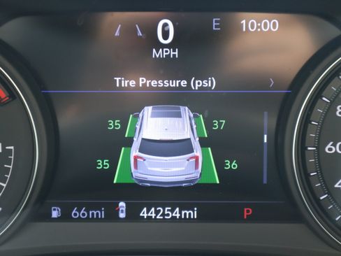 Used 2022 Cadillac XT6 Premium Luxury w/ Technology Package FWD image 31