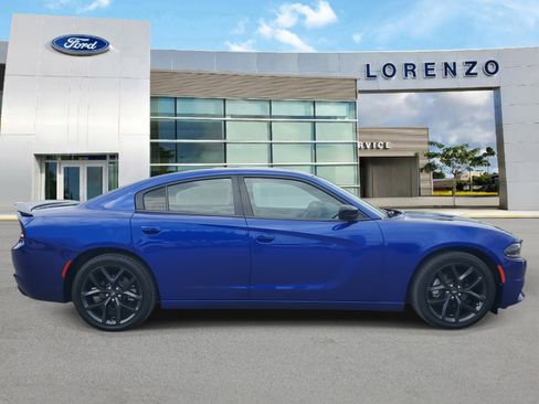 Used 2022 Dodge Charger SXT w/ Blacktop Package image 4