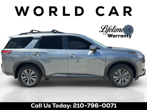Used 2025 Nissan Pathfinder SV w/ SV Premium Package FWD image 2