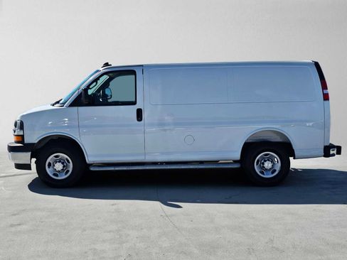 Used 2025 Chevrolet Express 2500 w/ Driver Convenience Package RWD image 6