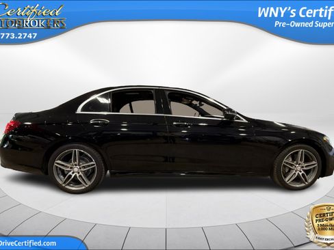 Used 2017 Mercedes-Benz E 300 4MATIC image 4