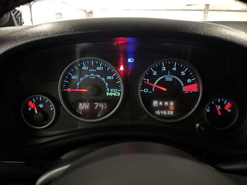 Used 2012 Jeep Wrangler Unlimited Rubicon AWD/4WD image 16
