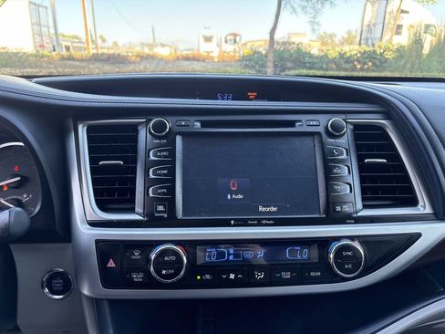 Used 2016 Toyota Highlander Limited AWD/4WD image 24