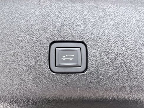 Used 2023 Chevrolet Traverse LT AWD/4WD image 9