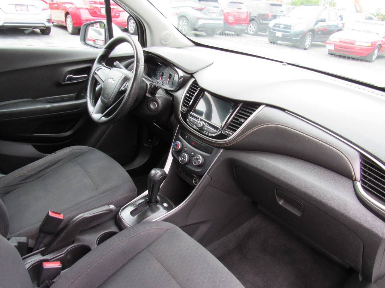 Used 2018 Chevrolet Trax LS AWD/4WD image 24